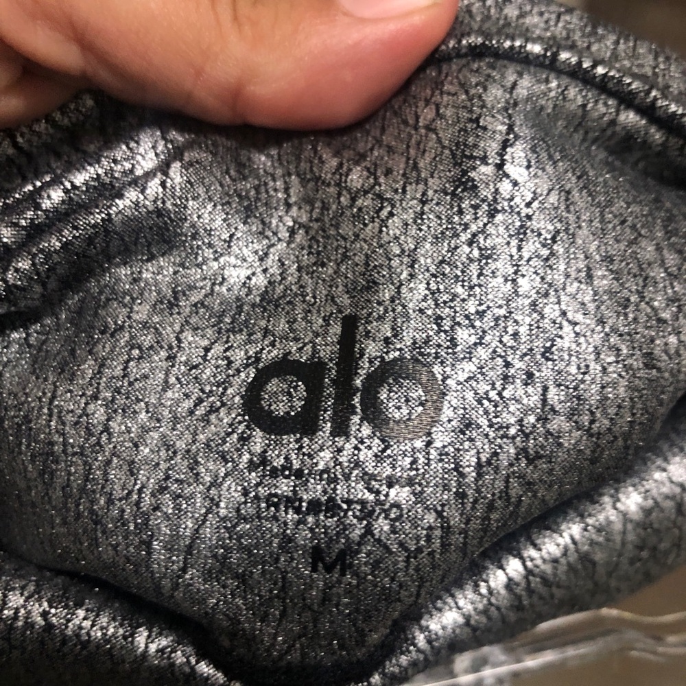 ALO Yoga Metallic Silver High-Rise Leggings Size M NWOT - Picture 9 of 13